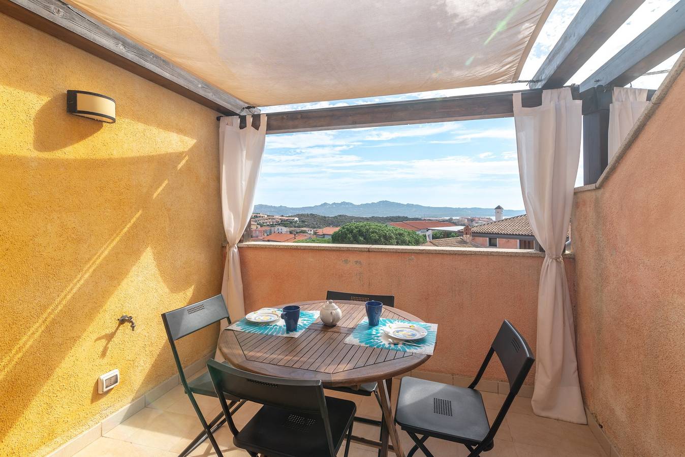 Ganze Wohnung, Ferienwohnung „C 306 Attico Puntavilla Mare“ mit Meerblick in Parco Nazionale dell'Arcipelago di La Maddalena, La Maddalena