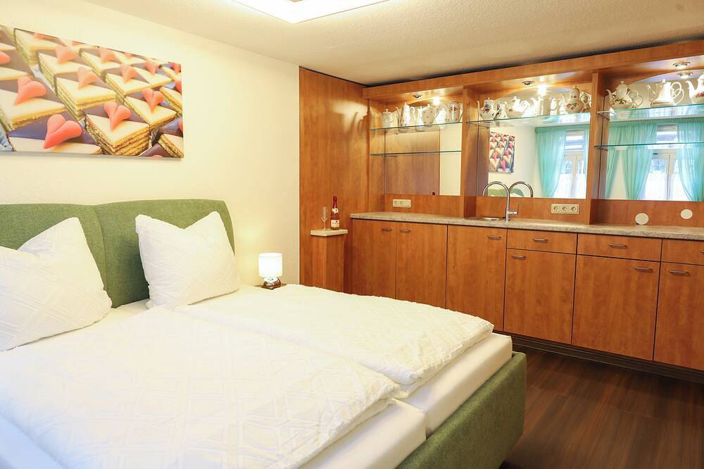 Ganze Wohnung, ☆Hochwertig ☆Gemütlich ☆Regendusche ☆Terrasse ☆Gartenhaus ☆Parkplatz in Neustadt/Harz, Harzvorland