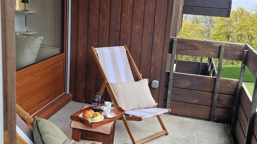 Gîte pour 2 personnes, avec jardin ainsi que vue et terrasse dans Office De Tourisme De Combloux - 4