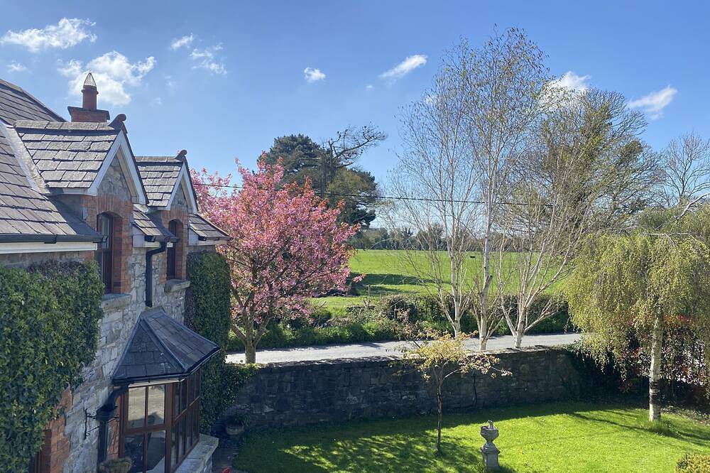 Beautiful Countryside Home just outside Dublin City with Hot Tub in Dunboyne, Rathoath