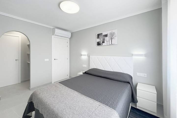 Casa Olivia avec piscine privée chauffée - À 5 minutes de la plage in Torrevieja Centre, Torrevieja