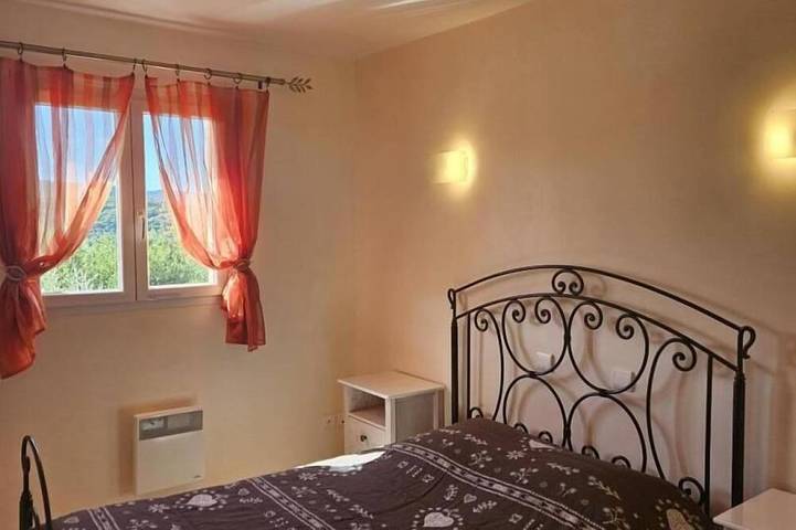 Location de vacances pour 4 personnes, avec Terrasse ainsi que Jardin et Piscine à Bauduen - 3