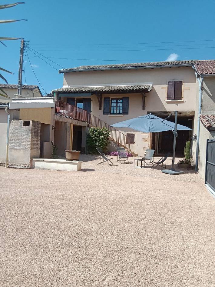 Gîte pour 4 personnes, avec jardin à Chénas