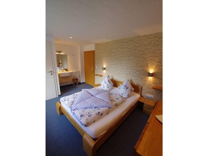 Gîte pour 10 personnes, avec Balcon ainsi que Terrasse et Jardin dans Partenen