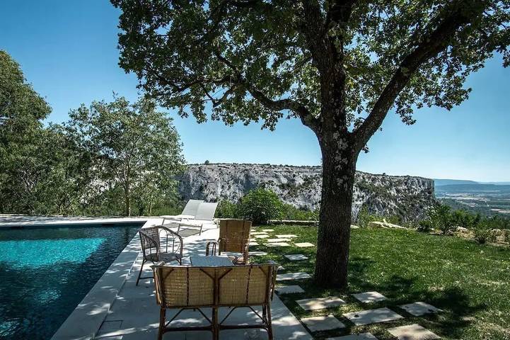 Location de vacances pour 8 personnes, avec jardin à Lioux - 3