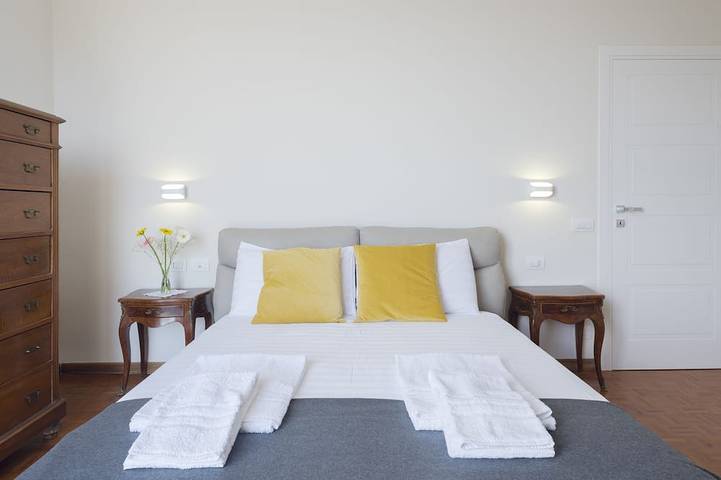 BayView Posillipo - Luxury Terrace & Private Parking, up to 8 guests in Posillipo, Naples