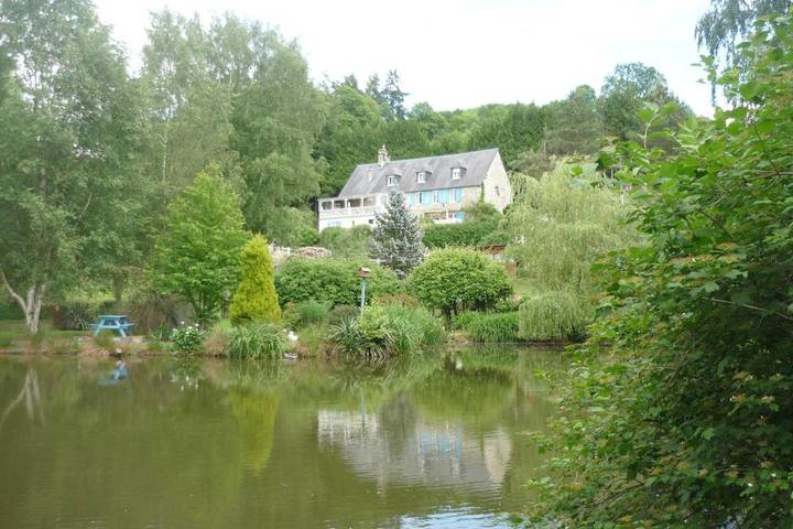 Gîte pour 2 personnes, avec jardin ainsi que vue sur le lac et vue, animaux acceptés à Chérencé-le-Roussel