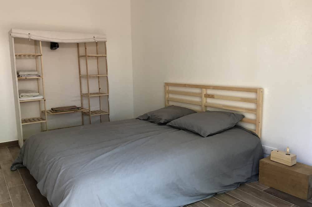 Wooden house in Longarisse, near the lake in Lac de Lacanau, Lacanau