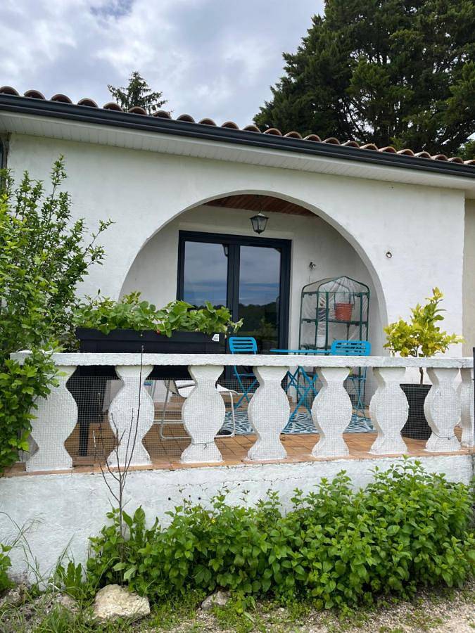 Gîte pour 4 personnes, avec jardin ainsi que vue et piscine à Loubès-Bernac - 2