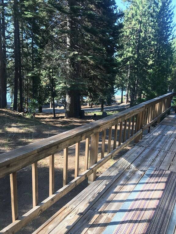 Log cabin for 10 people, with terrace in Lake Almanor