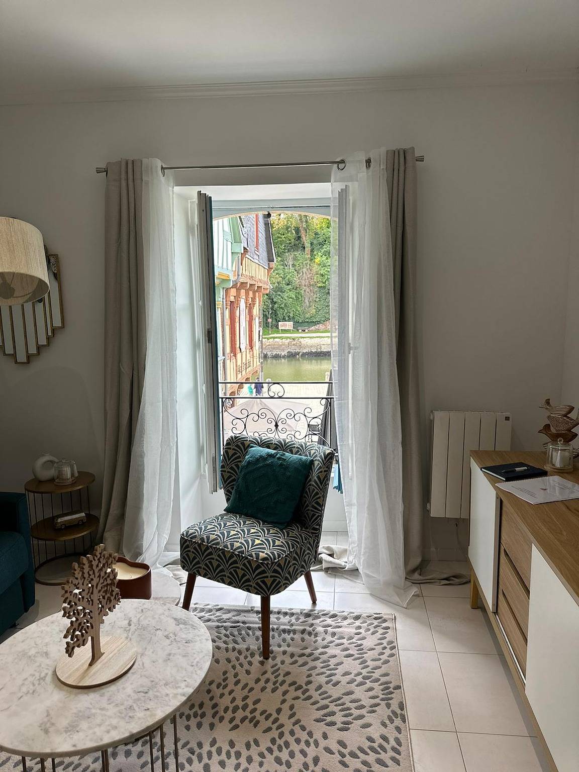 Ganze Wohnung, Eine außergewöhnliche Aussicht auf den Hafen von St-Goustan bietet diese renovierte 2-Zimmer-Wohnung in Auray, Côte des Mégalithes