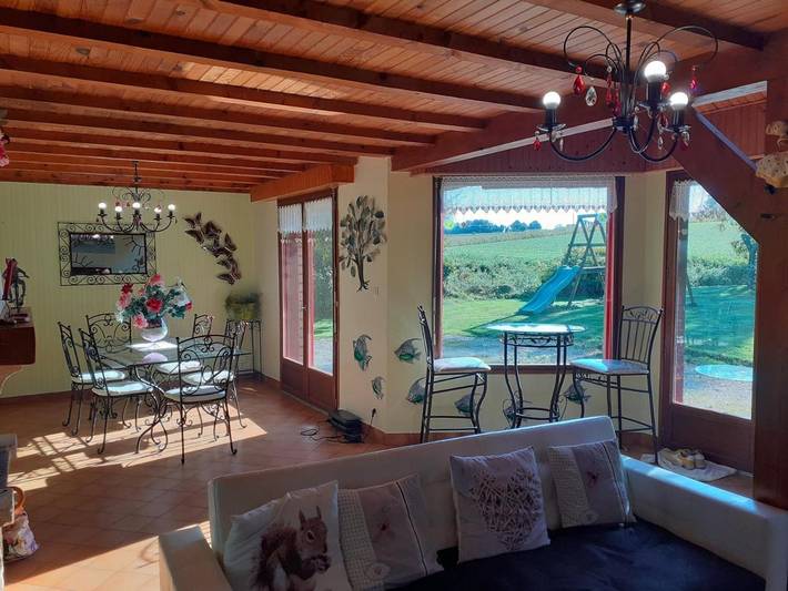 Location de vacances pour 2 personnes, avec terrasse ainsi que jardin et vue à Noyal-Pontivy - 2