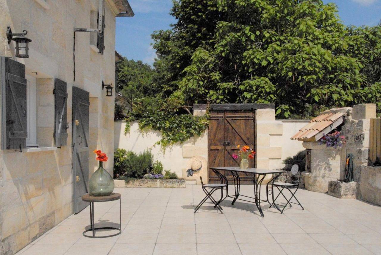 Double Room with Private Bathroom in Sablons, Région de Libourne