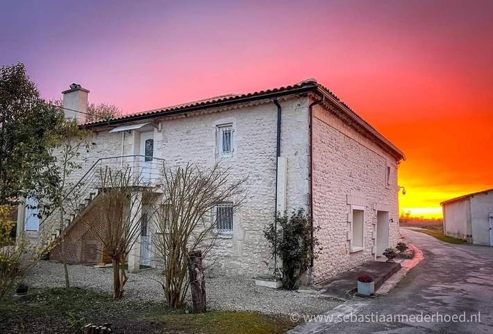 Chambre d’hôte pour 2 personnes, avec Jacuzzi et Terrasse ainsi que Jardin et Sauna