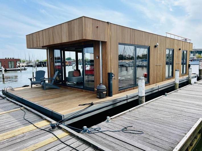 Boot voor 6 personen, with terras and uitzicht op het meer as well as uitzicht in Monnickendam