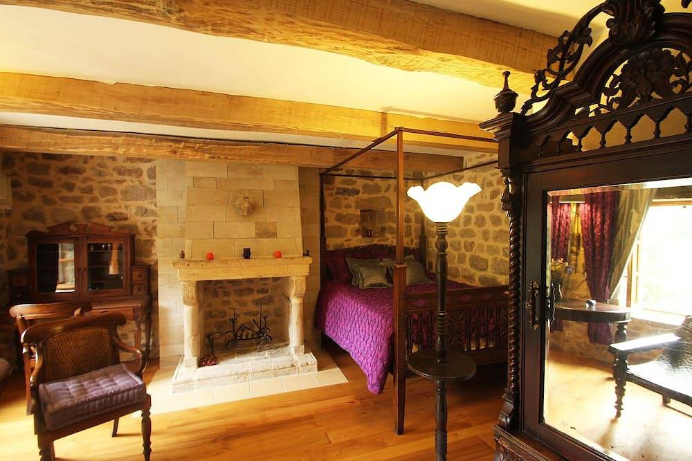 Le Castel - Location haut de gamme pour 6 personnes - spa... in Saint-Michel-de-Boulogne, Parc naturel régional des Monts d'Ardèche
