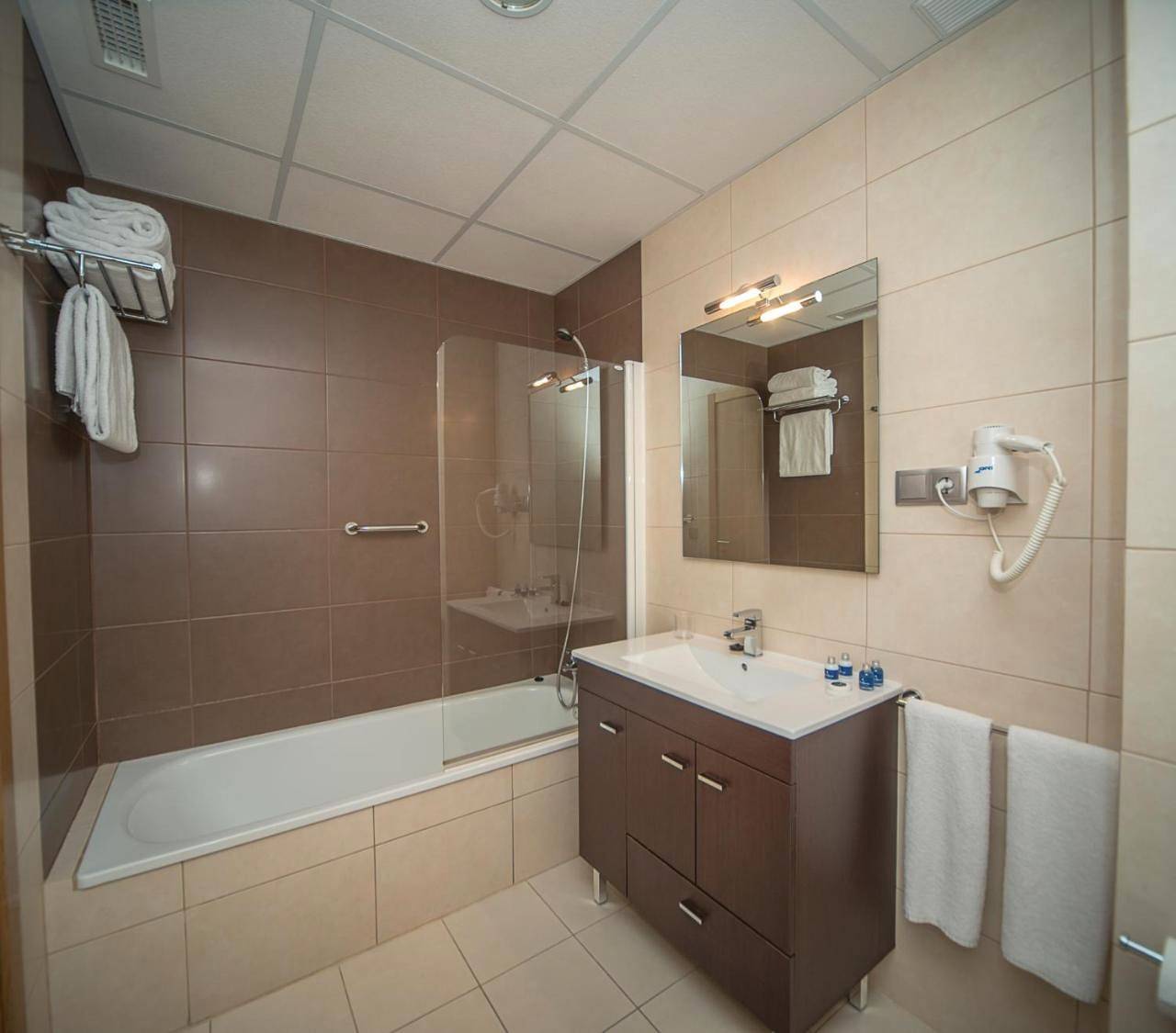 Aparthotel para 10 personas con sauna in Jaca, Pirineos