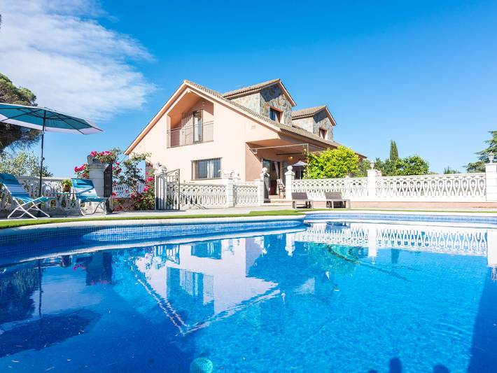 Casa de vacaciones para 10 personas, con Balcón además de Terraza y Jardín en Tordera