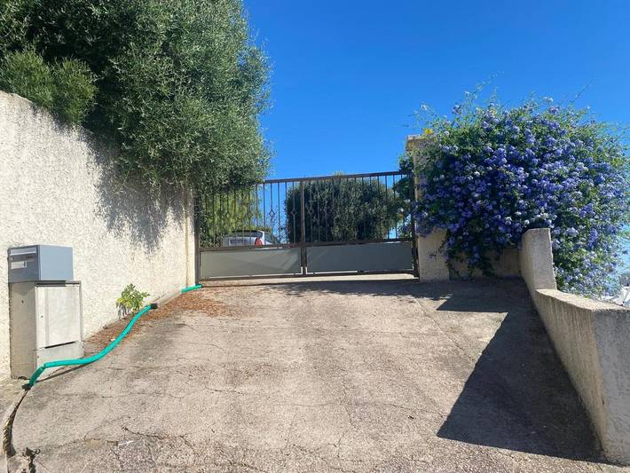 Chambre d’hôte pour 2 personnes, avec vue ainsi que jardin et piscine, adapté aux familles à Borgo - 2