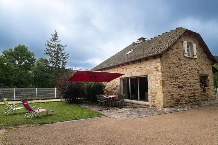 Location de vacances pour 6 personnes, avec jardin dans Chadenet