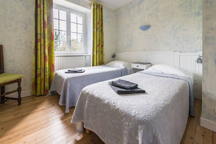 Location de vacances pour 12 personnes, avec jardin et jacuzzi à Plouégat-Moysan - 4