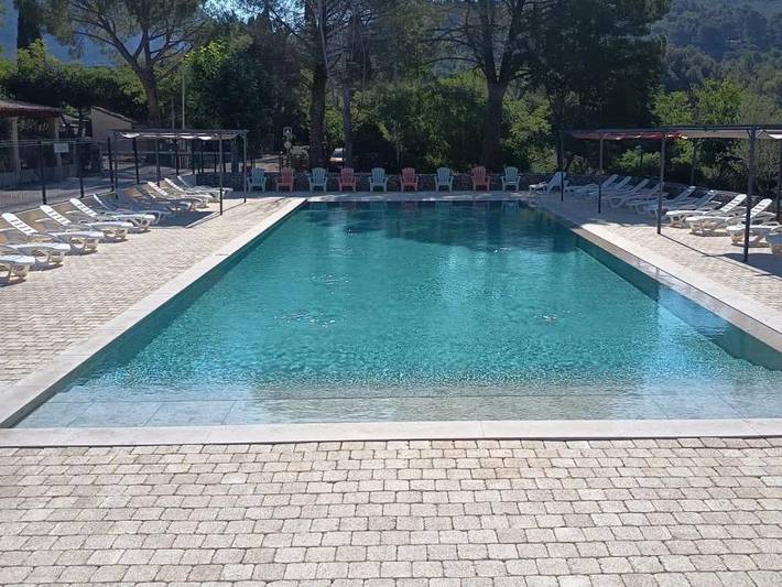 Location de vacances pour 2 personnes, avec bassin pour enfant à Beaurecueil