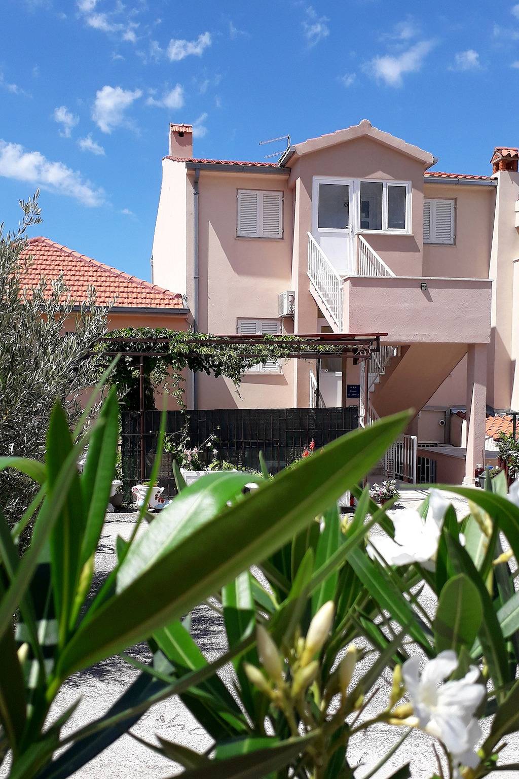 Ganze Wohnung, 2-Zimmer-Ferienwohnung am Strand Podstrana, Split A-14993-b in Podstrana, Split-Dalmatien