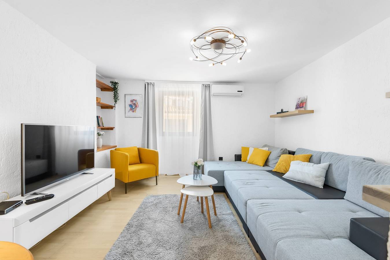 Geheel appartement, Charming City-Center Apartment Just Steps from the Sea and Local Attractions in Novigrad in Novigrad, Regio Umag