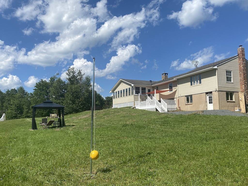 Private 22 Acres, Heated Pool Spa, Hot Tub, Game Room, Pool Table, Near Slopes in Blakeslee, Monroe County (PA)