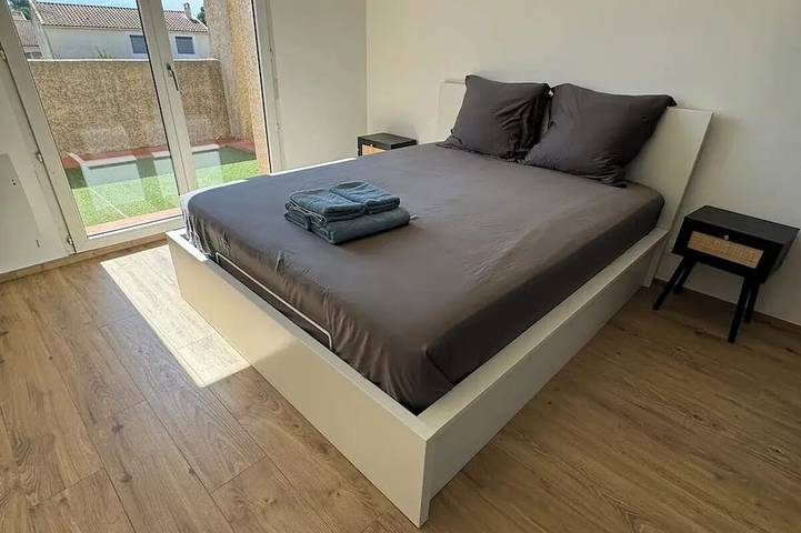 Family villa with pool, air-conditioning & independent studio. in Valergues, Costa mediterránea (Francia)
