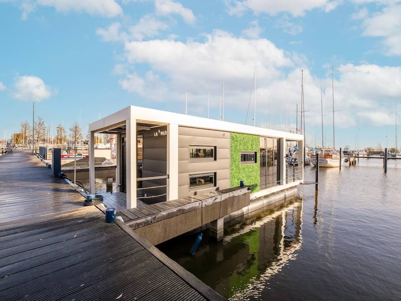 Luxuriöses Hausboot im Herzen von Volendam in Volendam, Markermeer