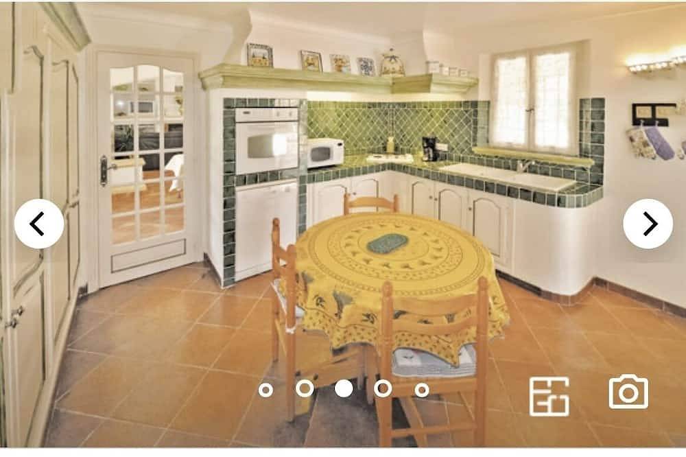 Charming villa with whirlpool bath in Le Plan-de-la-Tour, Draguignan region