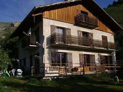 Chalet pour 7 personnes, avec vue et jardin, animaux acceptés dans Auron - 2