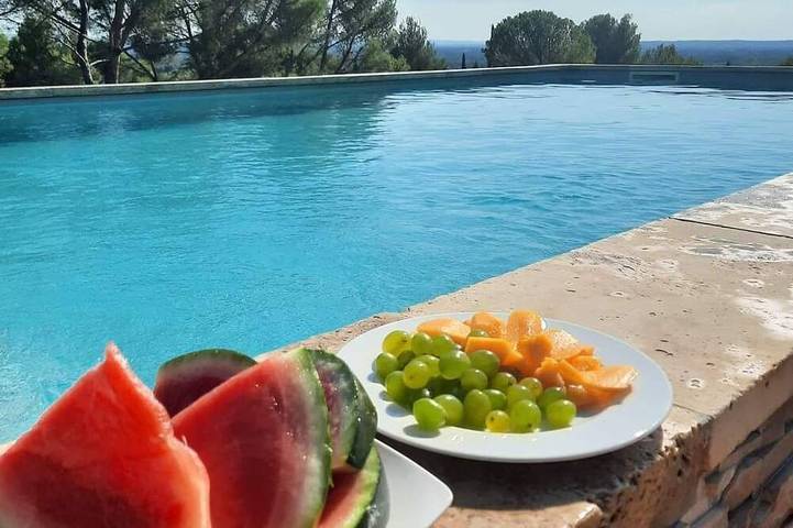 Location de vacances pour 8 personnes, avec jardin et terrasse à Velleron