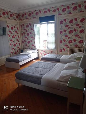 Hôtel pour 3 personnes, avec vue sur le lac ainsi que jardin et terrasse, animaux acceptés à Saint-Aubin-lès-Elbeuf