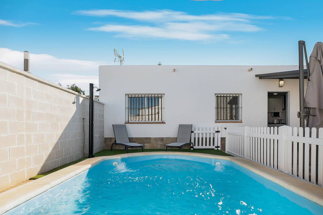Villa 'Pablo' with Private Pool, Wi-Fi and Air Conditioning in Conil de la Frontera, Costa de la Luz