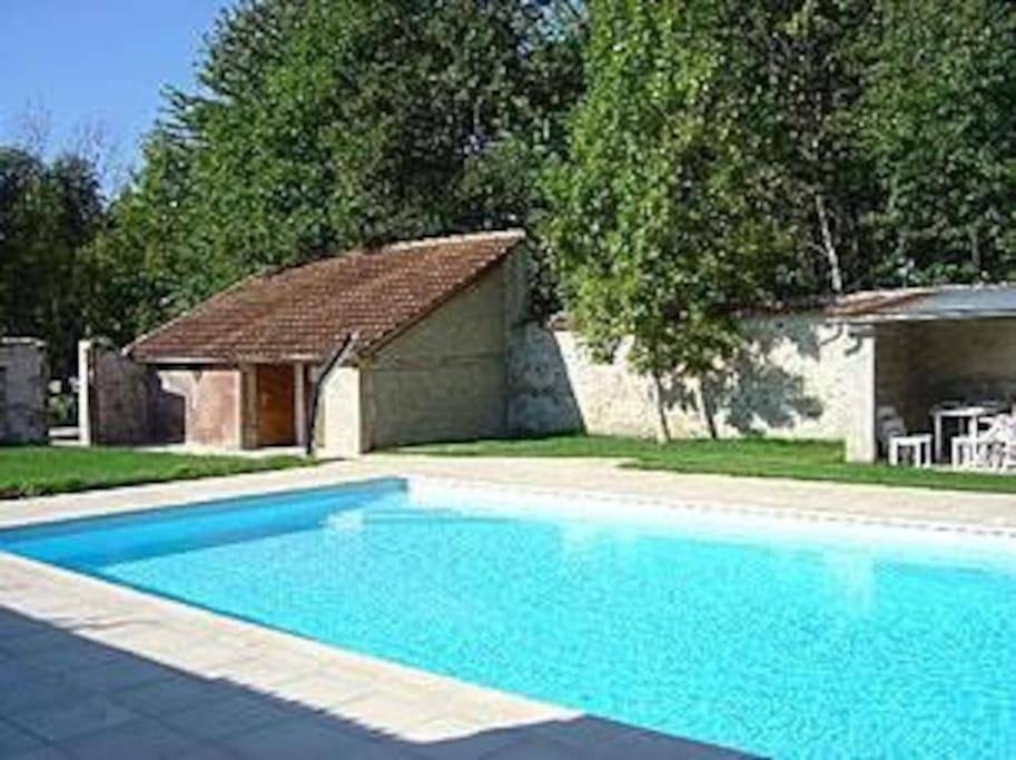Charming Romantic Tower in Chateau Estate in Ocquerre, Seine-et-Marne
