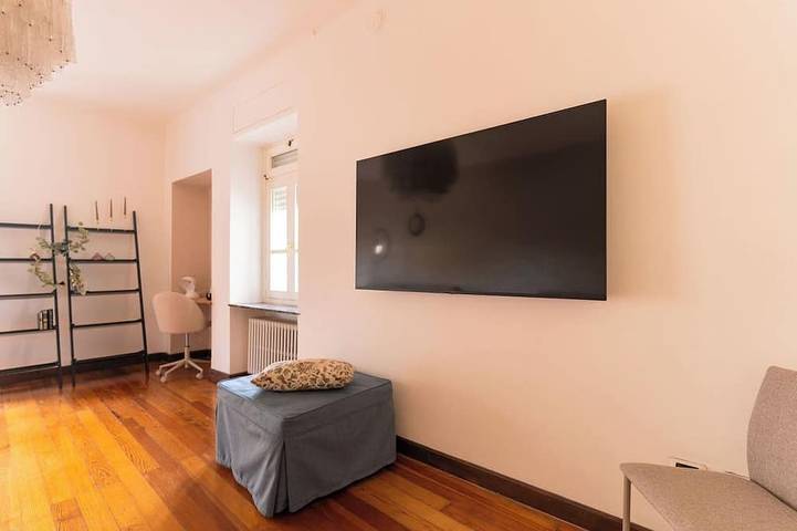 Ganze Wohnung, Beautiful spacious flat in the old town of Ivrea in Ivrea, Canavese