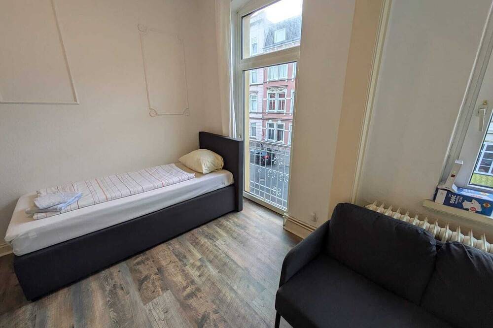 Kieler Straße 76 - 2 Schlafzimmer mit Dachterrasse in Neumünster, Schleswig-Holstein Binnenland