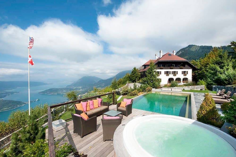 Domaine Des Glieres - Fourteen Bedroom Villa, Sleeps 15 in Faverges, Parc naturel régional du Massif des Bauges