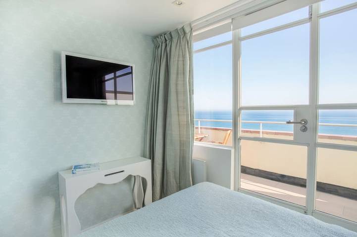Ganze Wohnung, Brighton Seafront Holiday Apartment, Penthouse mit eigener Sonnenterrasse in Hove, Brighton
