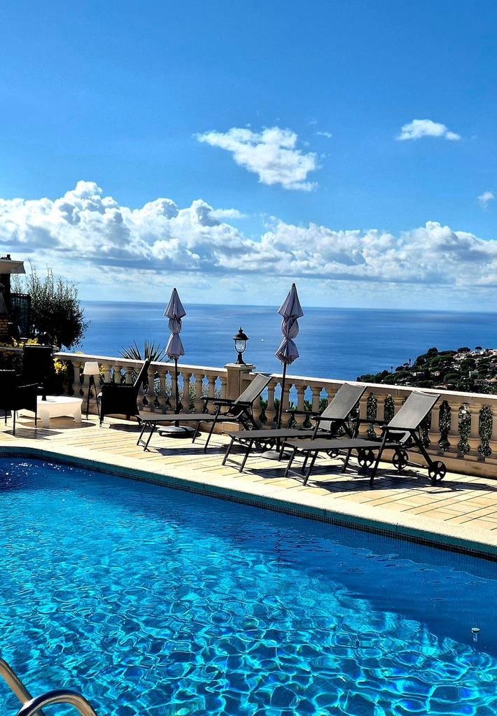 Maison de vacances pour 8 personnes, avec Vue sur l’océan et Balcon ainsi que Terrasse et Jardin à Canyelles