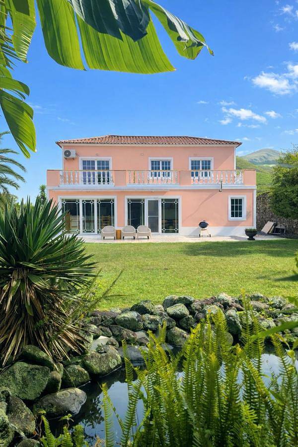 Bed and breakfast para 4 pessoas, com jardim e vista nos Açores