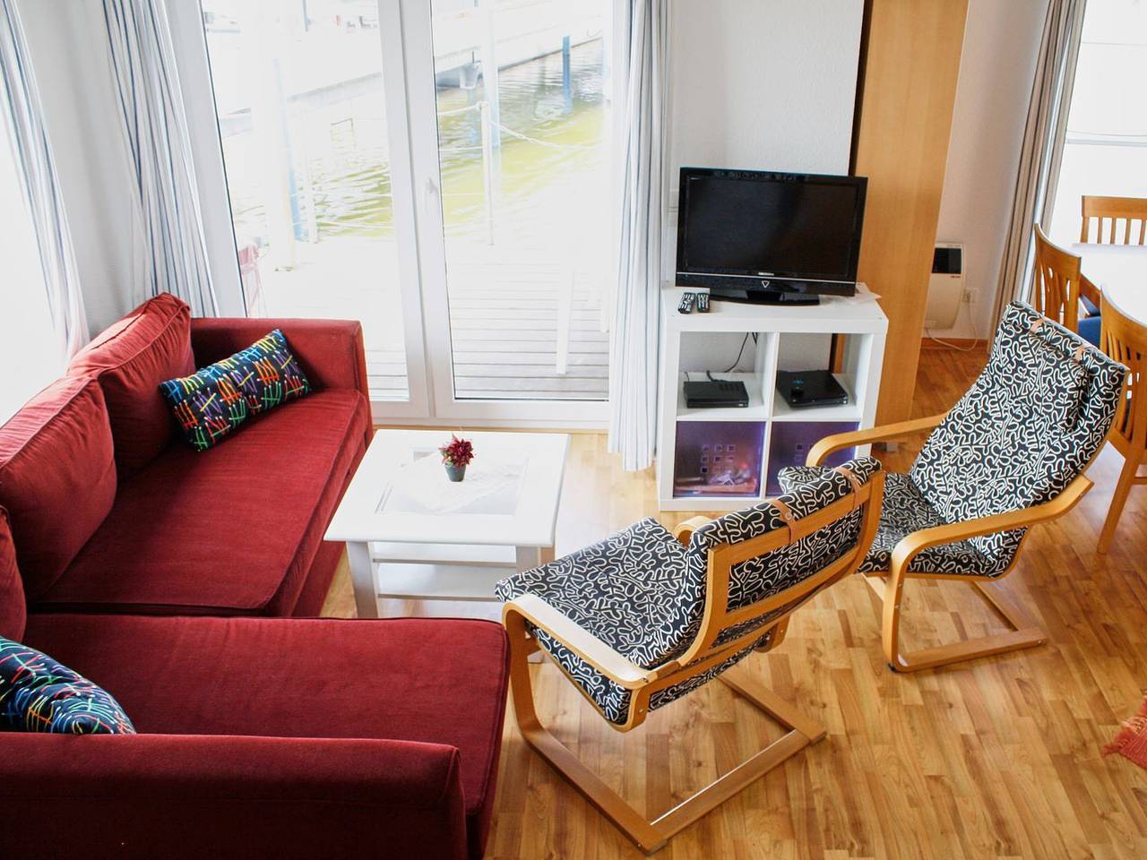 Floating Houses - komfortable schwimmende Ferienhäuser im Barther Yachthafen in Barth, Vorpommern