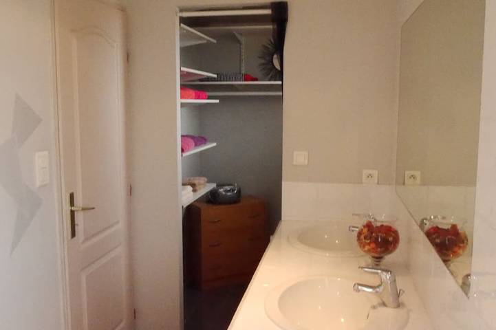 Location de vacances pour 6 personnes, avec jacuzzi ainsi que jardin et terrasse, animaux acceptés à Modène - 4