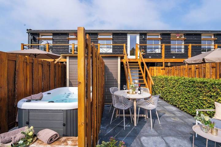 Ferienwohnung für 4 Personen, mit Whirlpool und Terrasse sowie Sauna