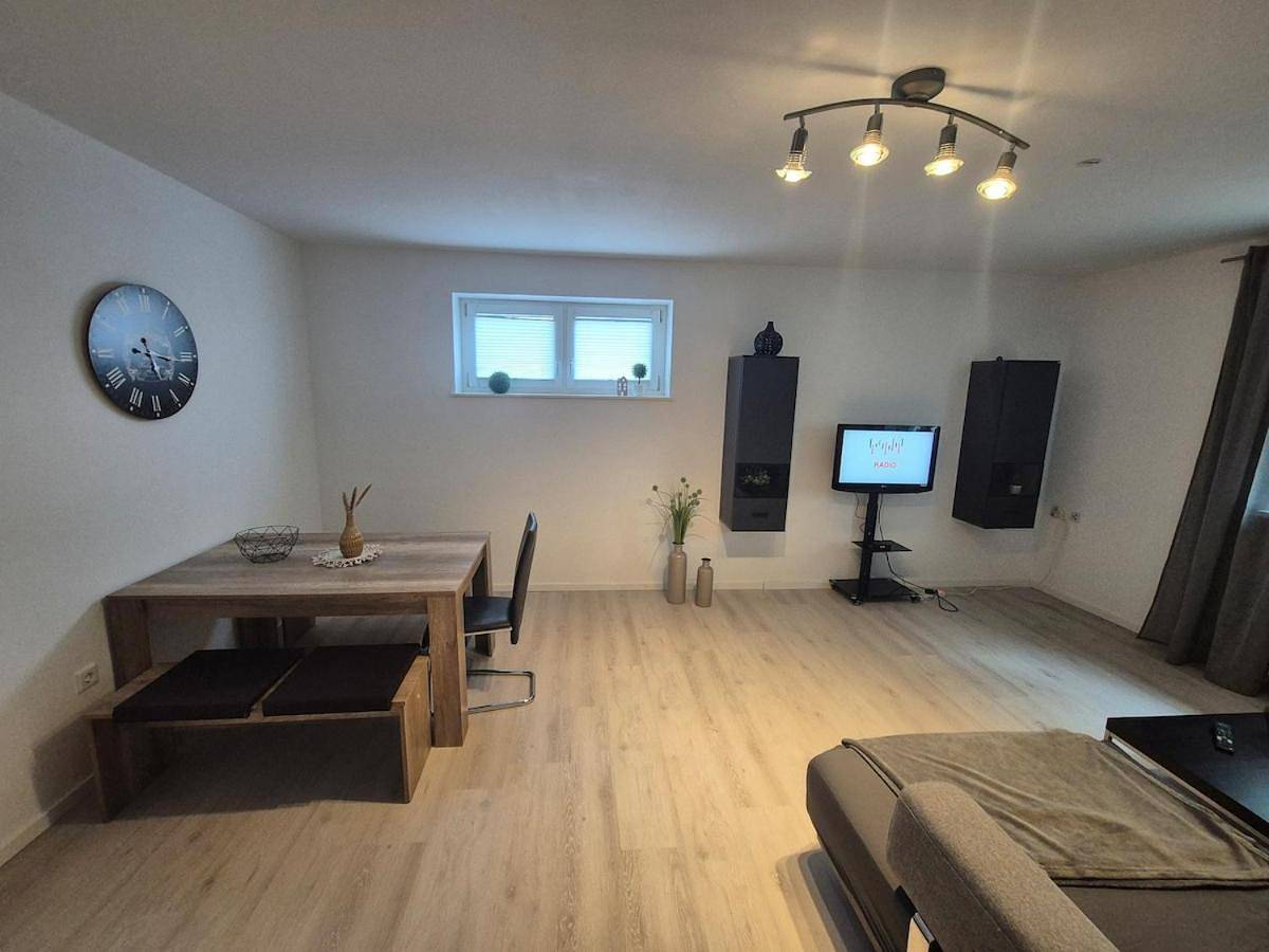 Ganze Wohnung, Großzügige 100 qm Wohnung mit 2 Schlafzimmern und großem Wohnzimmer in Bad Abbach, Ostbayern