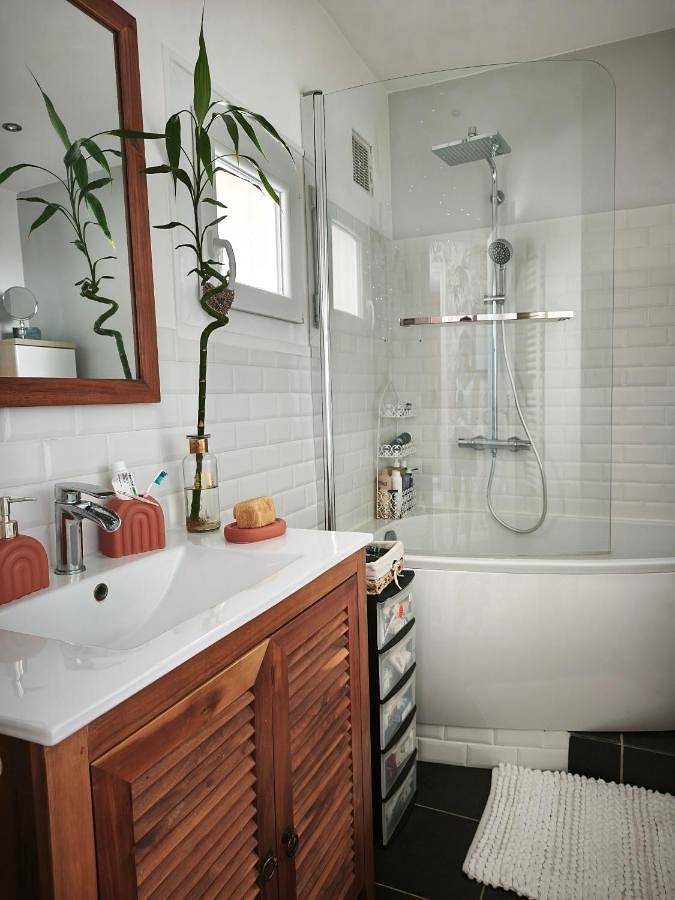 Appartement de vacances entier, Chambre privée climatisée avec jardin et parking in Saint-Yorre, Région de Vichy