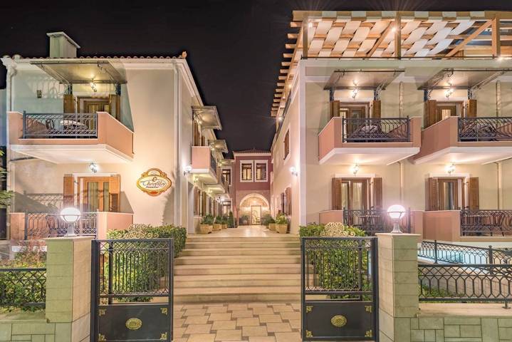 Hotel für 3 Personen, mit Balkon und Whirlpool sowie Terrasse und Garten auf Lesbos