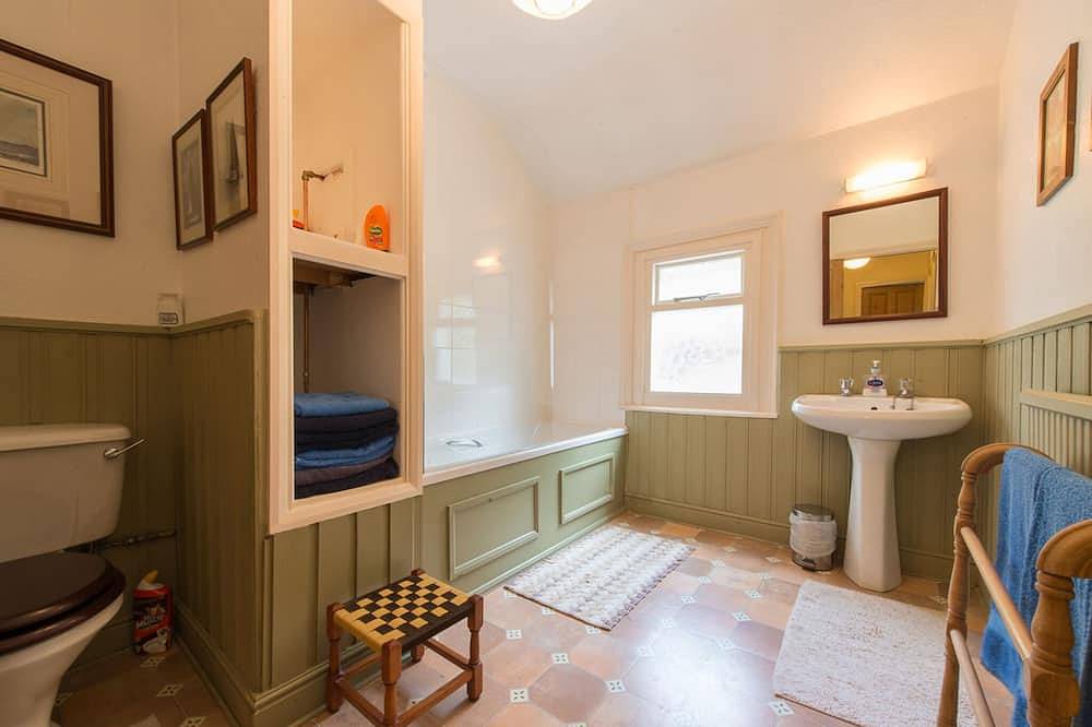 Entire apartment, Glorious Views And Elegant Comfort In One Of North Wales's Best Kept Secrets. in Deganwy, Conwy region